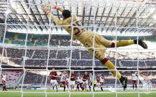 秀中付出巨 秀中付出巨