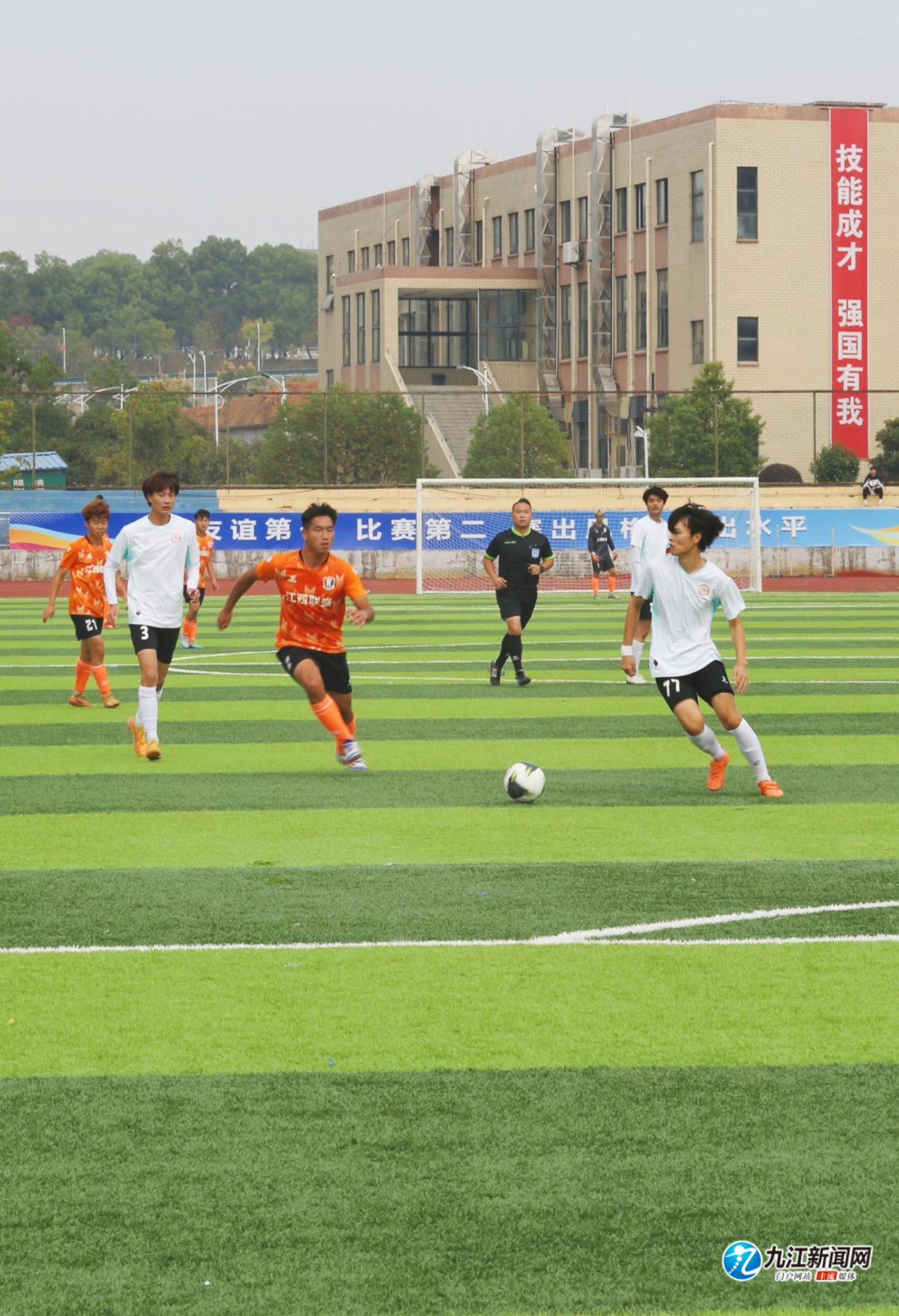 随着比赛的 随着比赛的